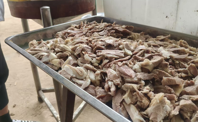 初伏至，新東電為家人們準(zhǔn)備了美味羊肉湯！