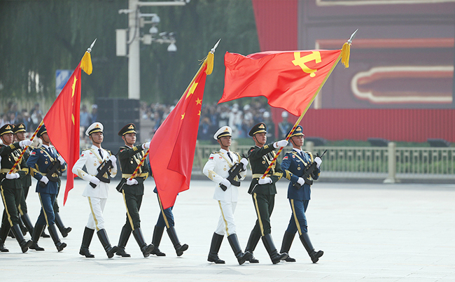 大屏映軍威，同心筑未來！新東電組織全員觀看閱兵！